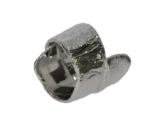 Breiter Ring rhodiniert mit rauher Struktur 925 Silber
