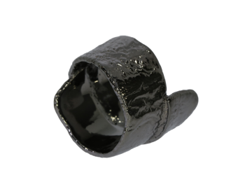 Breiter Ring schwarz mit rauher Struktur 925 Silber