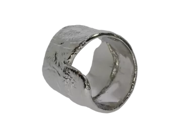 Breiter Ring rhodiniert mit rauher Struktur 925 Silber